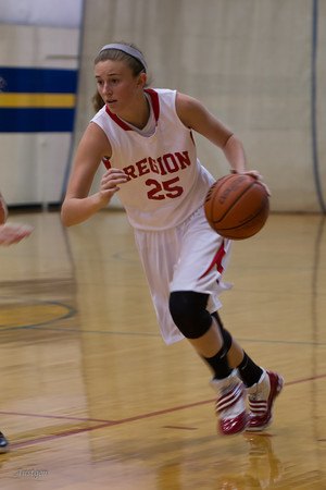 High School Junior Back on the Court after Knee Surgery